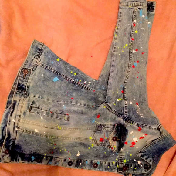 A Jean jacket 🧥 - Picture 1 of 2